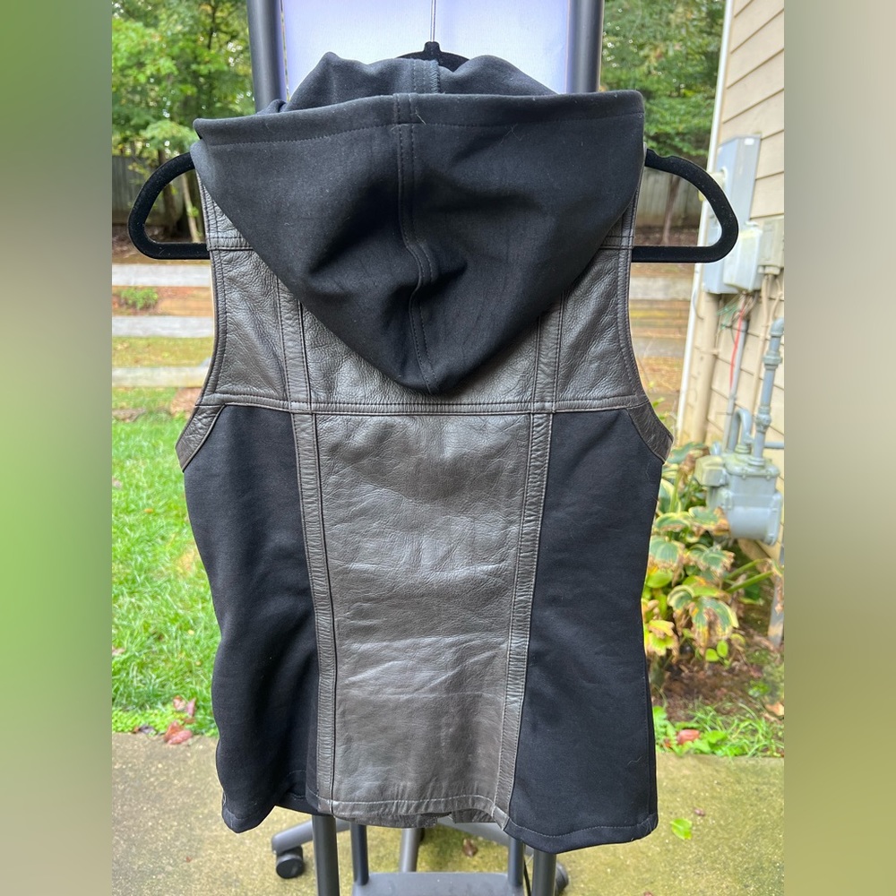 Women’s Harley Davidson, hooded leather riding vest. - Picture 2 of 3
